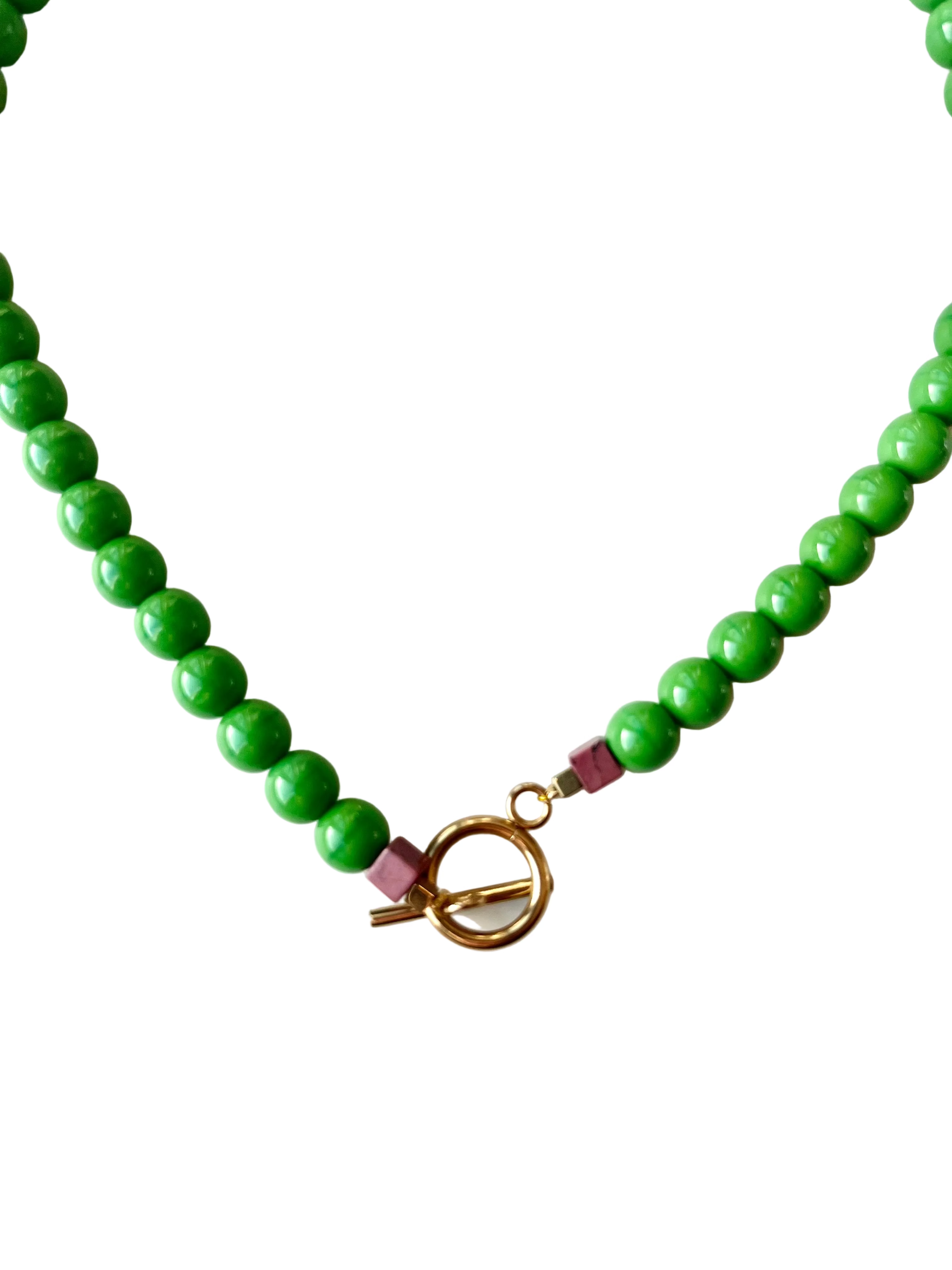 Green necklace with red Jaspis